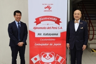 片山大使と西谷味の素ペルー社長
