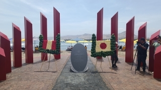 Se realizo la ofrenda floral con diseño de Peru y Japón al Monumento Conmemorativo de la Inmigración Japonesa
