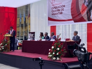 Sr. José Williams, Ex Presidente del Congreso, quien fue el jefe de la Operación Chavín de Huántar, expresando su saludo durante la ceremonia