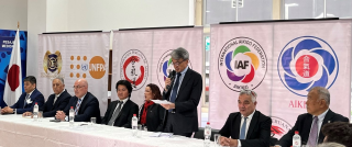 El Embajador YAMAMOTO dando sus palabras de saludo durante el seminario de Guardian Girls Aikido.