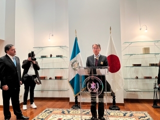 Embajador YAMAMOTO dando sus palabras de agradecimiento por su condecoración