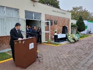 国立農業研究所 ドノソ農業試験場で、追悼の言葉を述べる山倉臨時代理大使