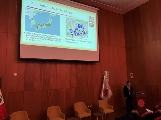 ワークショップで地震観測手法について説明する東京大学楠教授