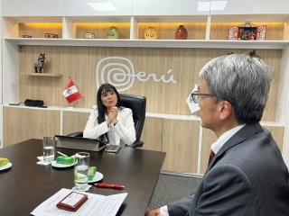 山元大使はレオン大臣と二国間の貿易・観光分野について意見交換を行った
