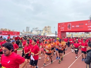 El preciso momento en el que los participantes de la maratón Nikkei Run iniciaron la carrera