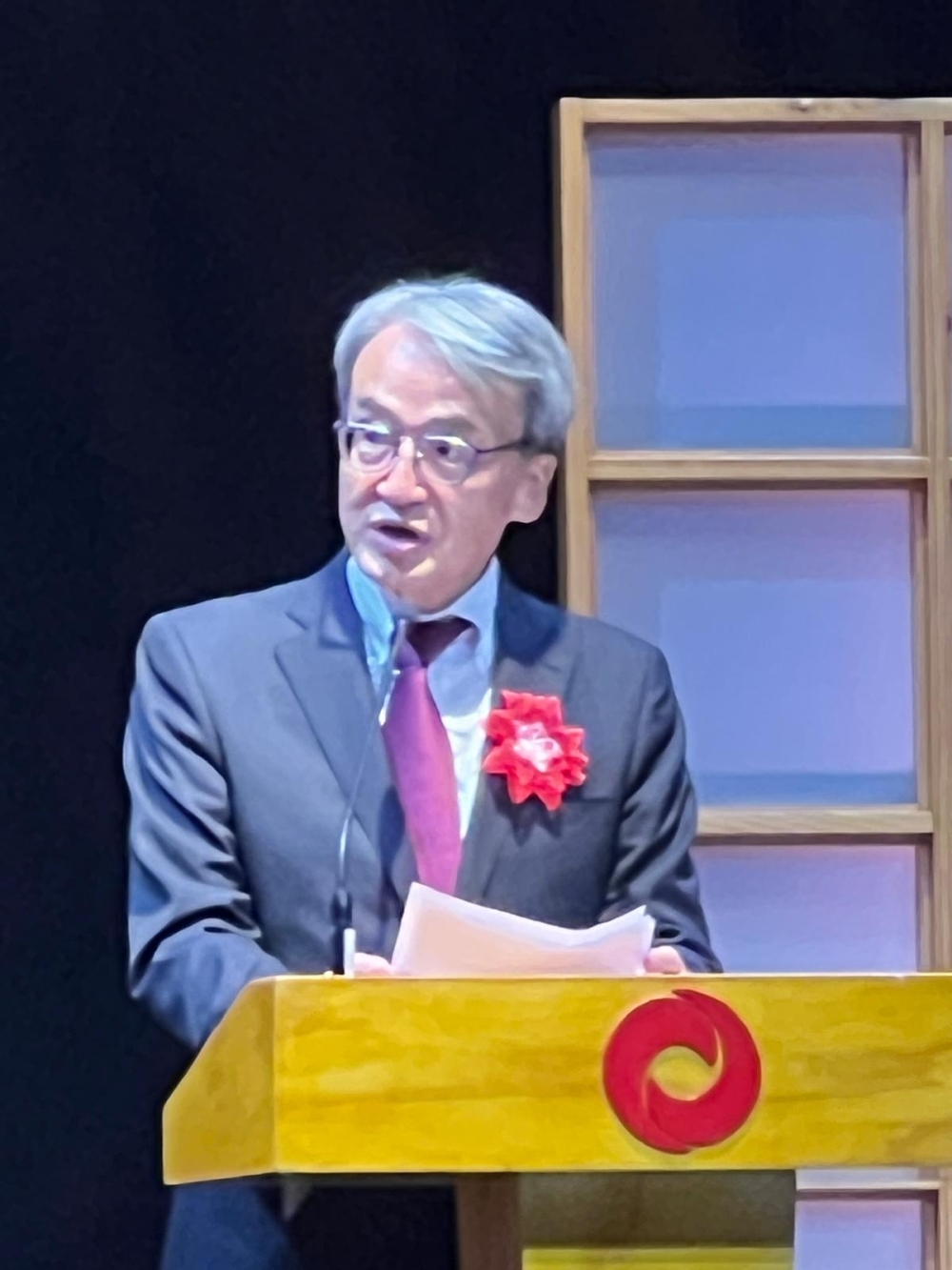 El Embajador YAMAMOTO dirige sus palabras durante la Ceremonia de Instalación