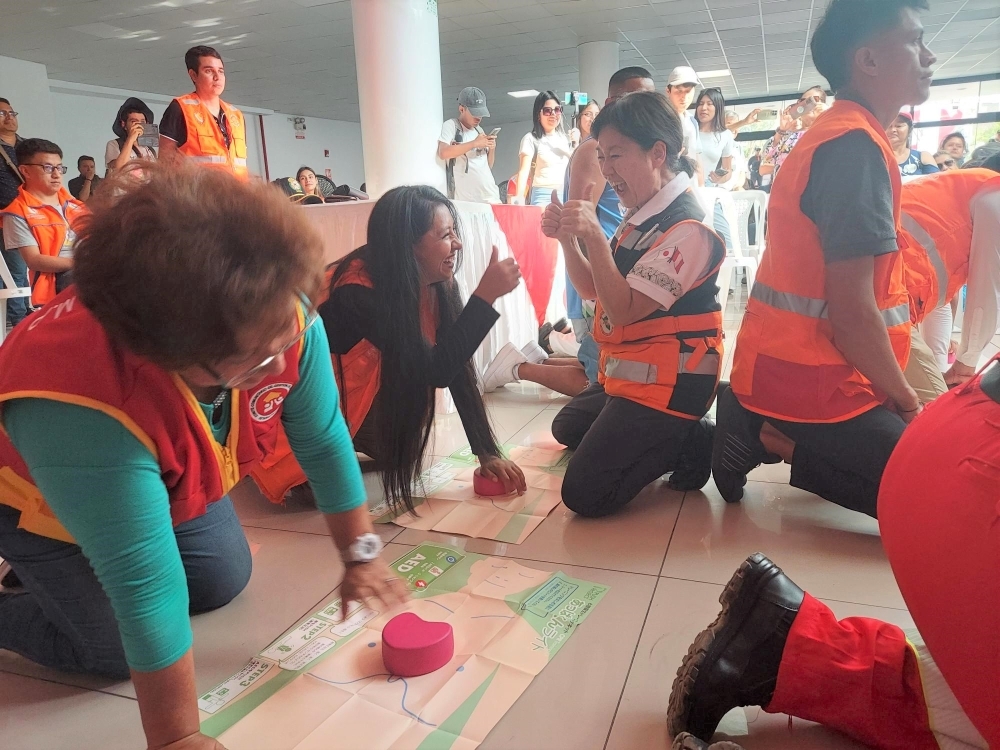 Taller de reanimación cardiopulmonar con materiales especiales para este ejercicio