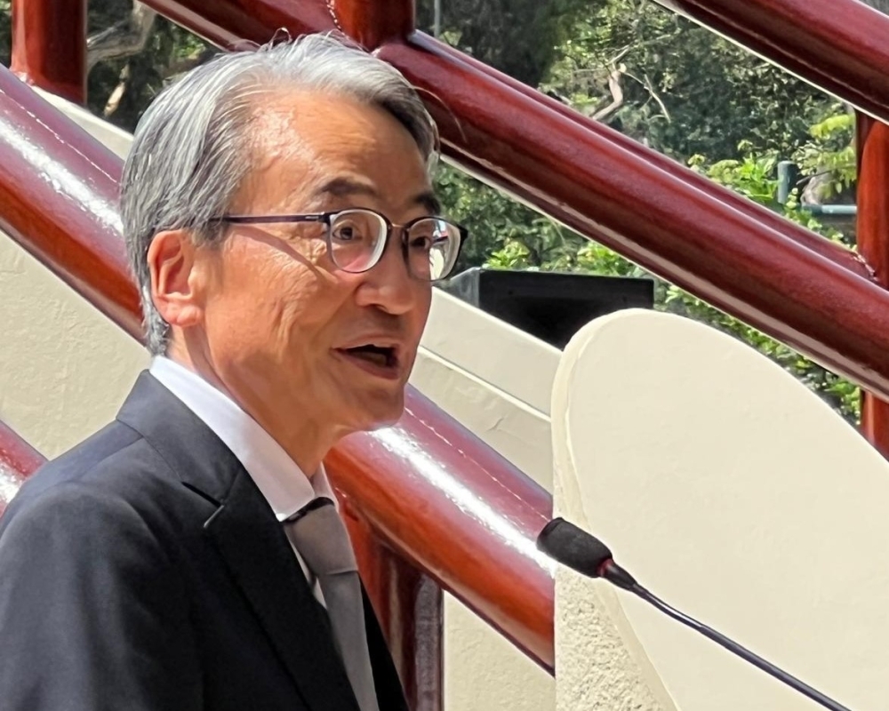 El Embajador YAMAMOTO dirige sus palabras en el Puente de la Amistad