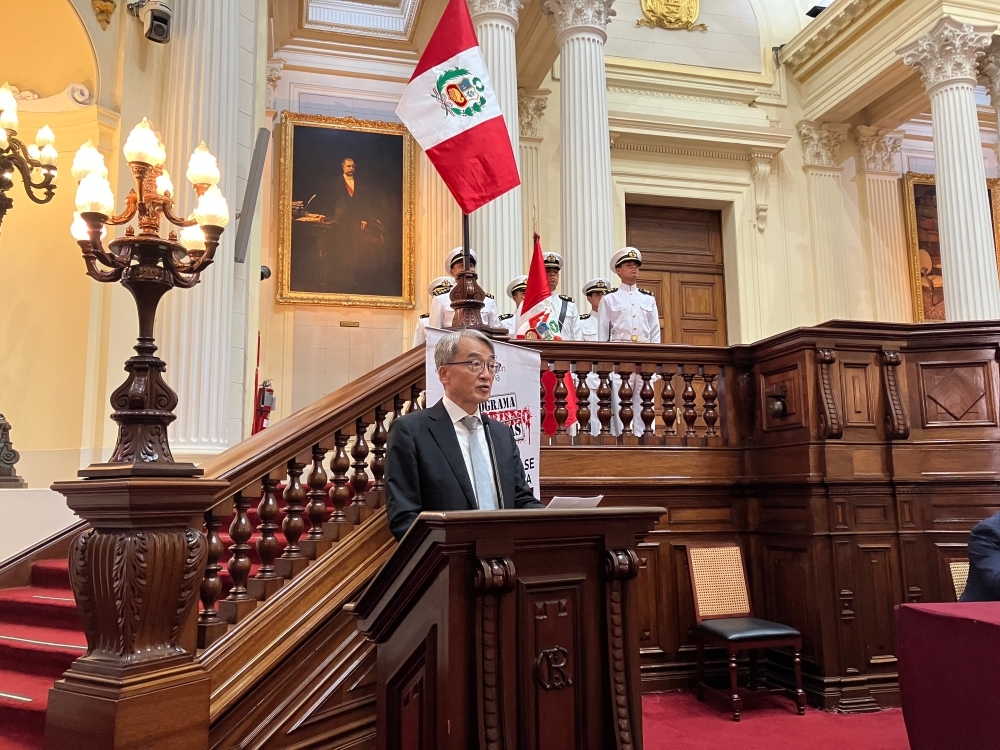 Embajador YAMAMOTO, expresando su saludo en la ceremonia de 28° aniversario de la operación de Chavín de Huántar