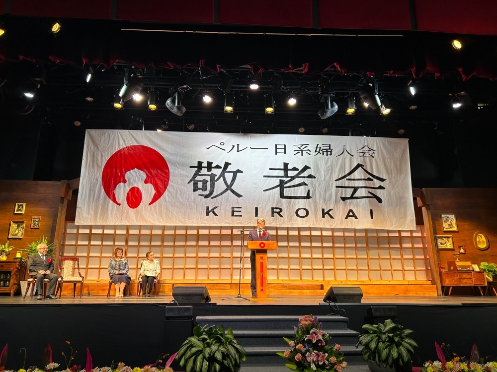 山元大使が挨拶している様子