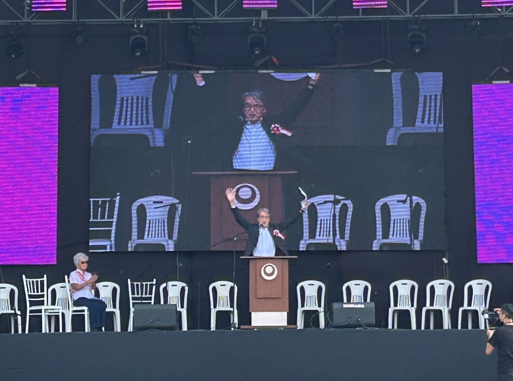 El Embajador Yamamoto dando su discurso