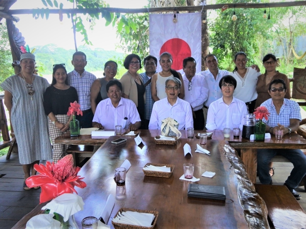 Foto grupal con los directores de la APJ Madre de Dios