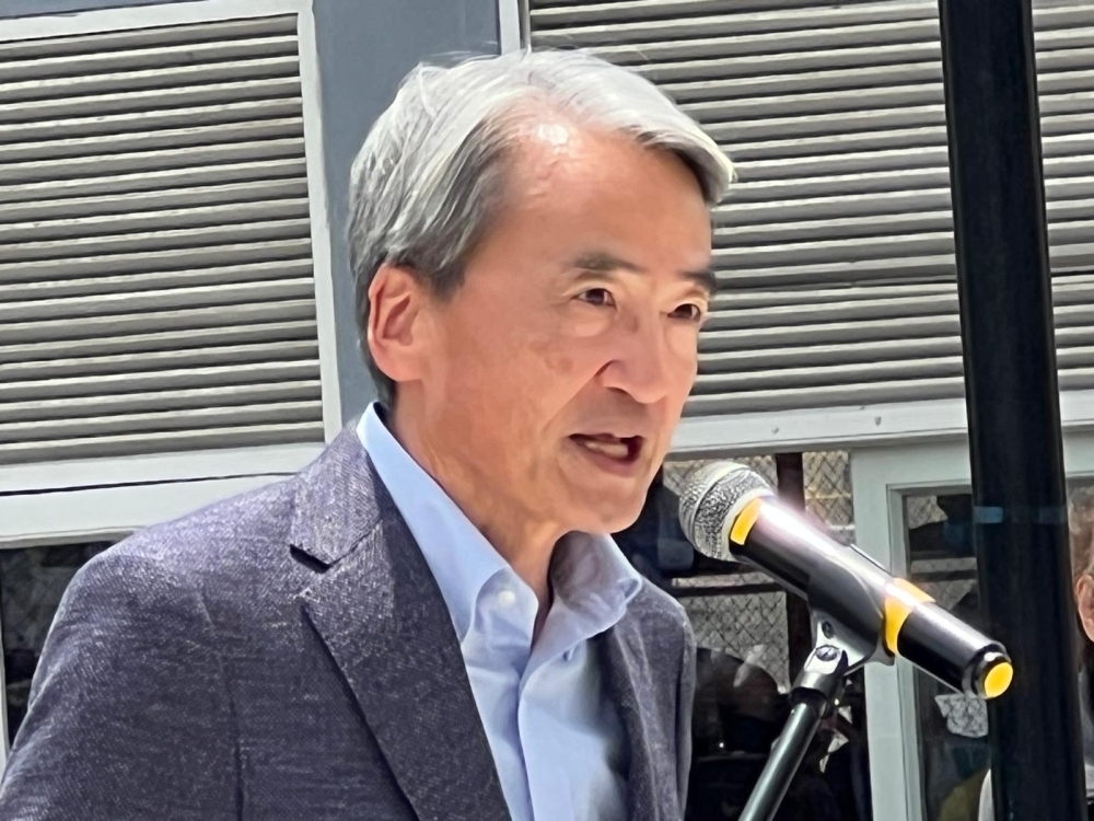 山元大使が式典にて挨拶している