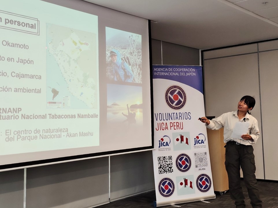 JICA海外協力隊員による中間報告発表の様子