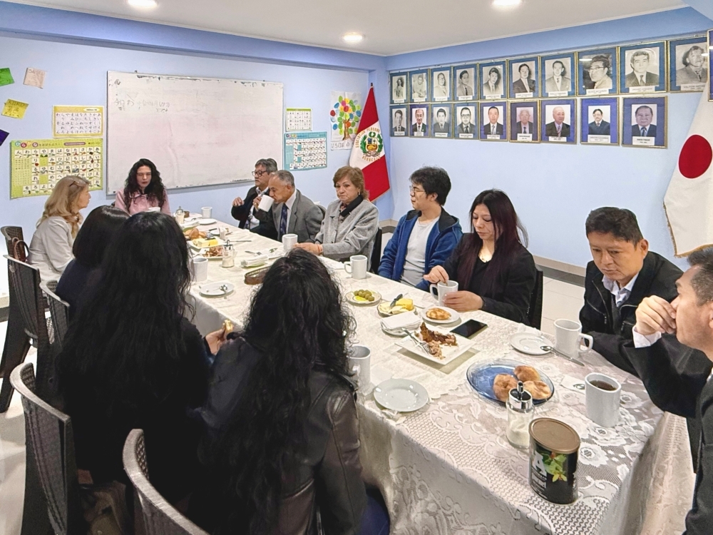 Consejera FURUKAWA conversando con los directores de la APJ Huancayo