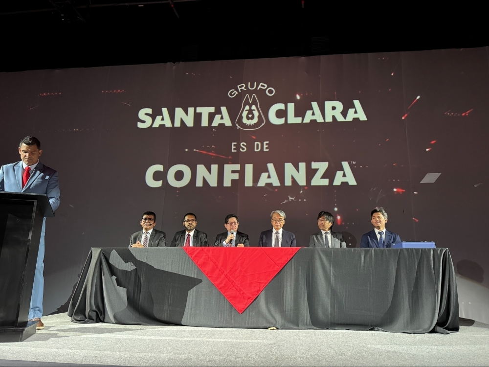 El escenario (Almacenes Santa Clara, embajador YAMAMOTO, Isuzu Motors)