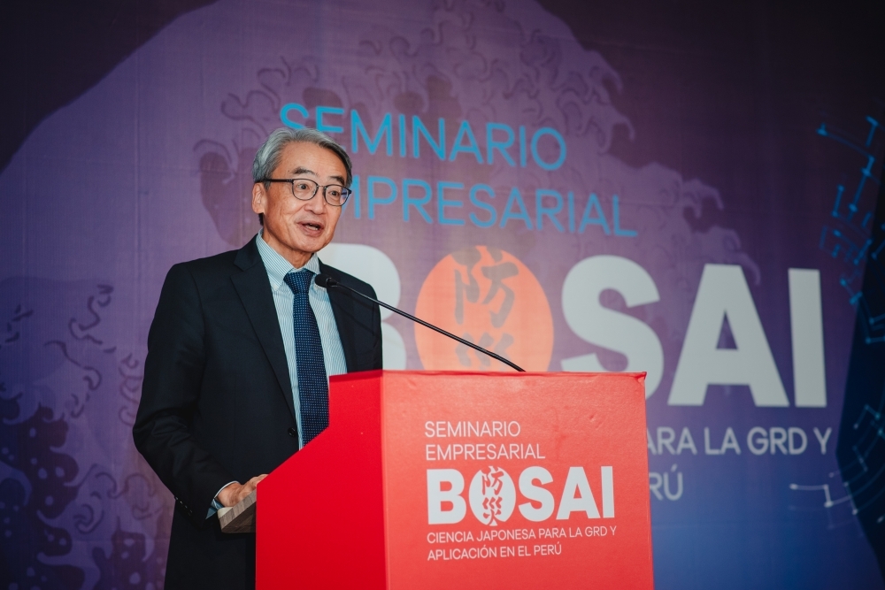El embajador YAMAMOTO brindando sus palabras de apertura en la ceremonia inaugural.