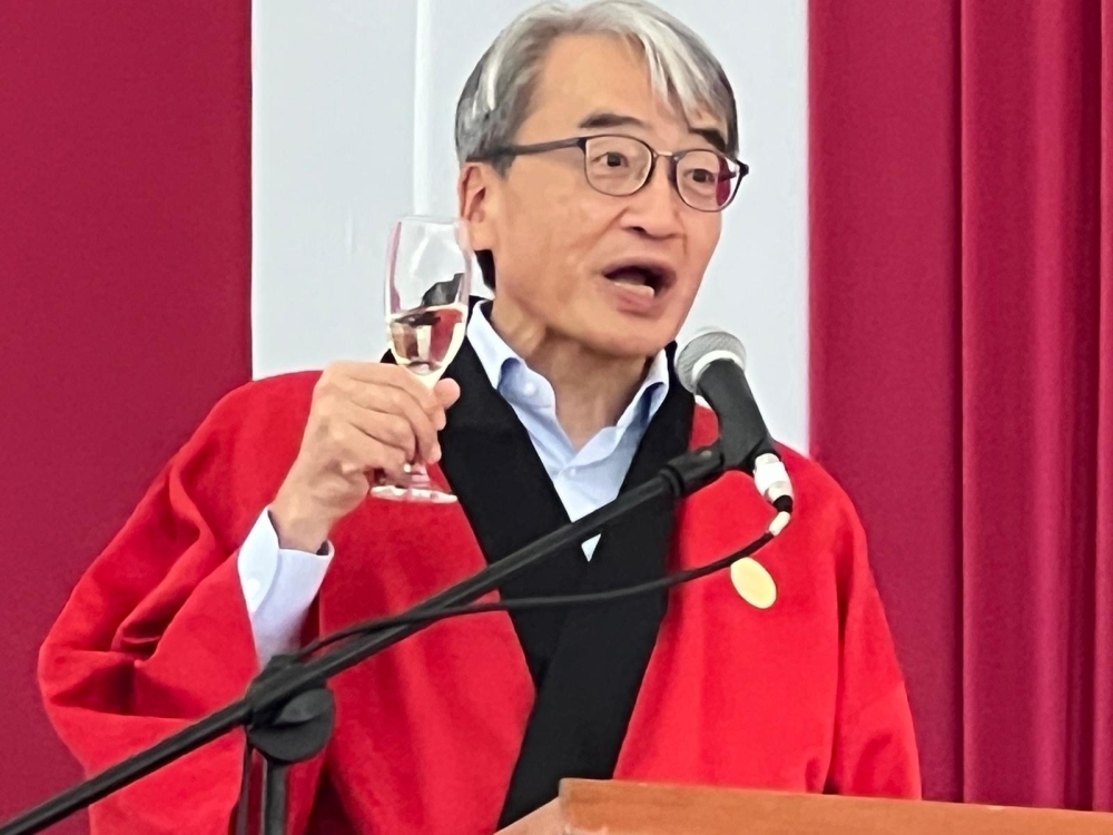 山元大使が乾杯の挨拶をしている