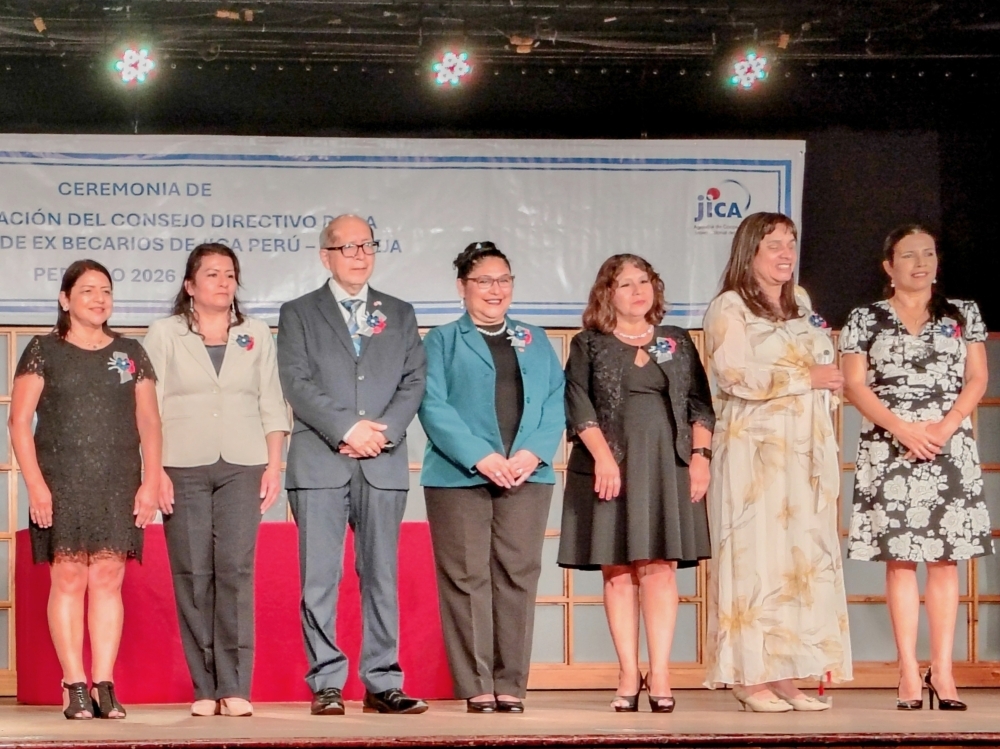 Los miembros del nuevo consejo directivo de APEBEJA tomándose una foto grupal