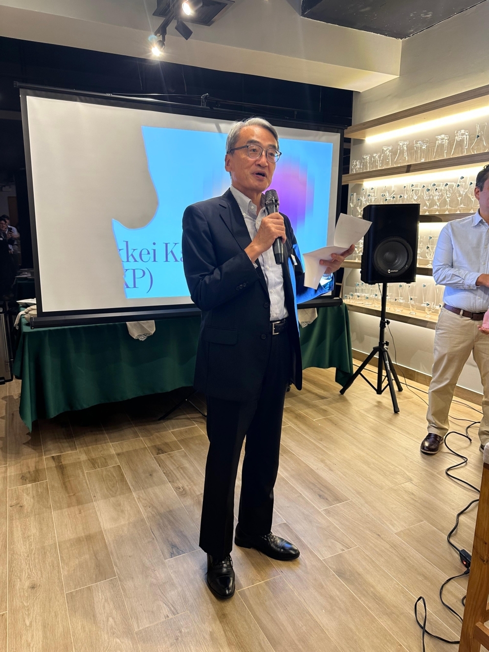 山元大使が挨拶を行っている。