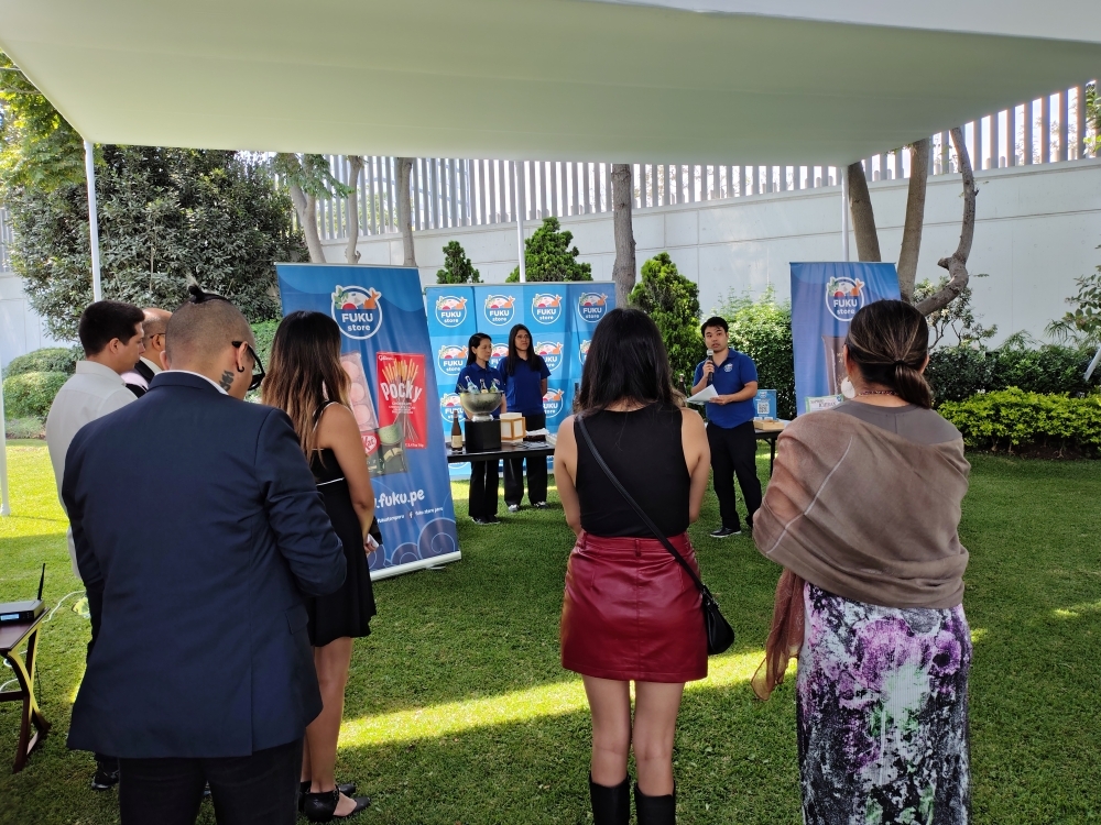 Fuku Storeが日本酒に関するプレゼンテーションを行う様子