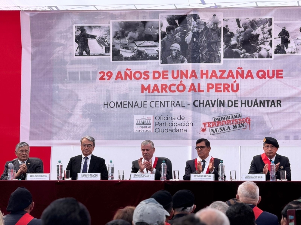 Foto del embajador YAMAMOTO durante la ceremonia