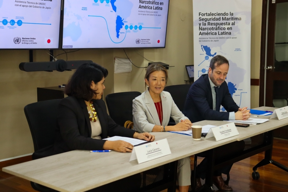 Foto de la encargada de negocios a.i. FURUKAWA dando palabras en el evento