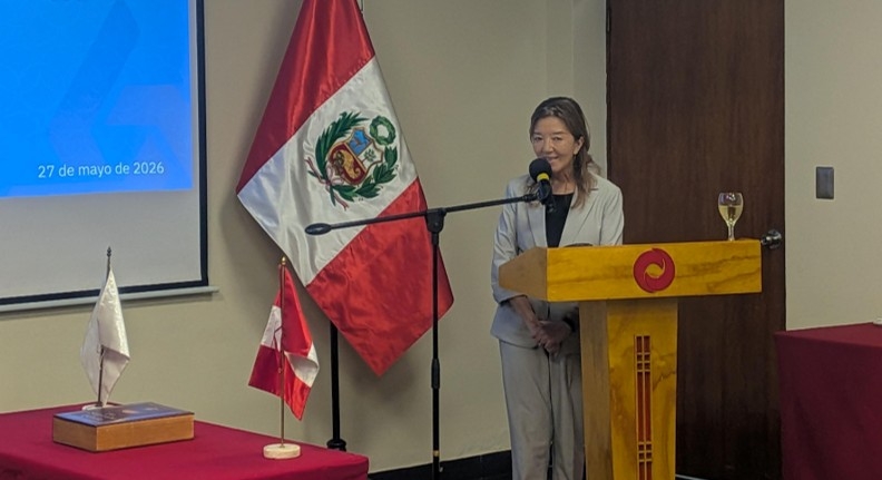 La consejera FURUKAWA dirigiendo sus palabras de saludos en la Recepción por a la Juramentación de la Nueva Directiva de AOTS Perú 2026 - 2028