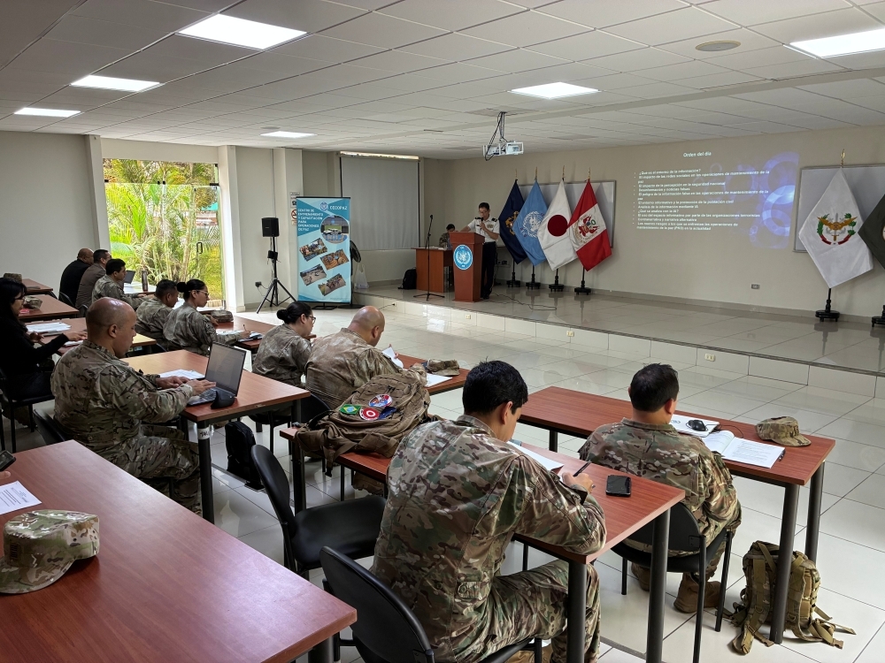 Foto del taller Impartido por el profesor asociado URAKAMI.